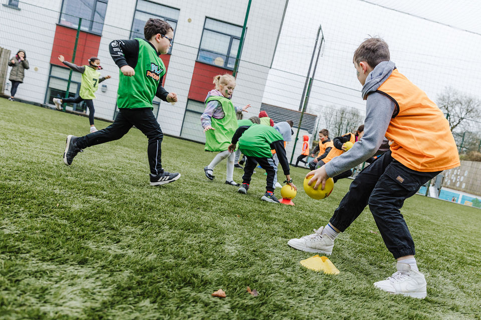 Kids playing dodgeball