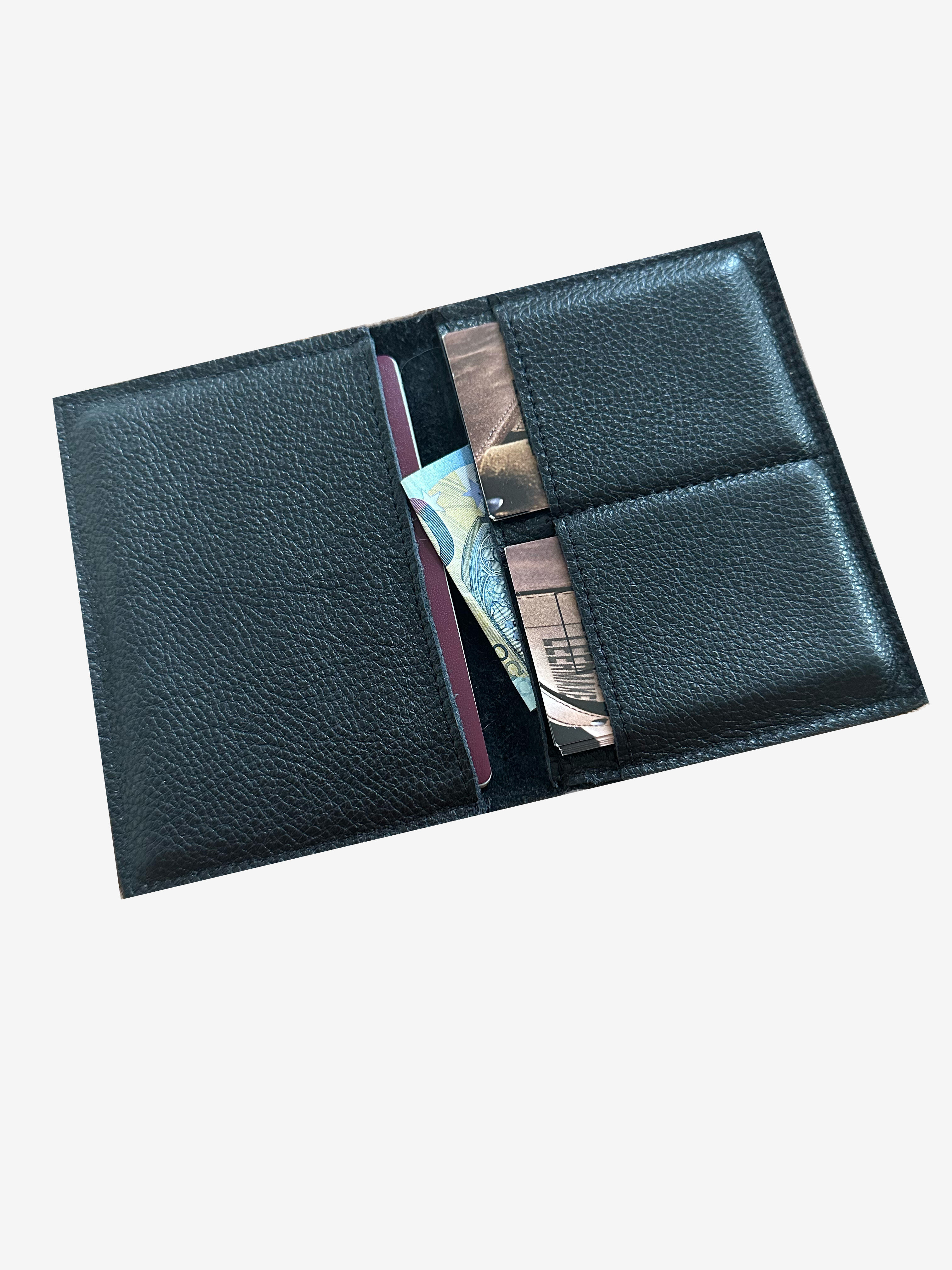 Zwart lederen paspoorthoes effen