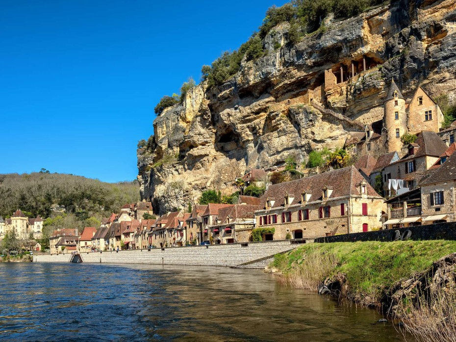 Explore La Roque-Gageac