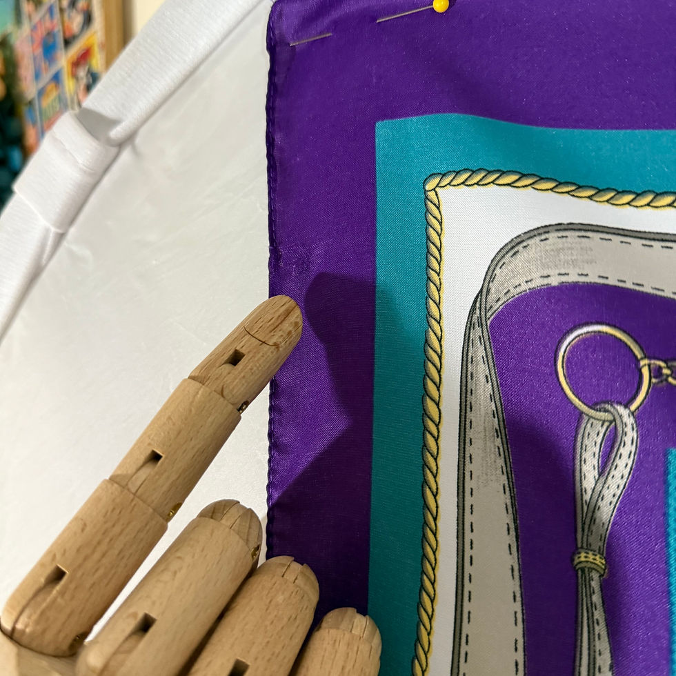 Thumbnail: 90s Purple & Teal Chain Square