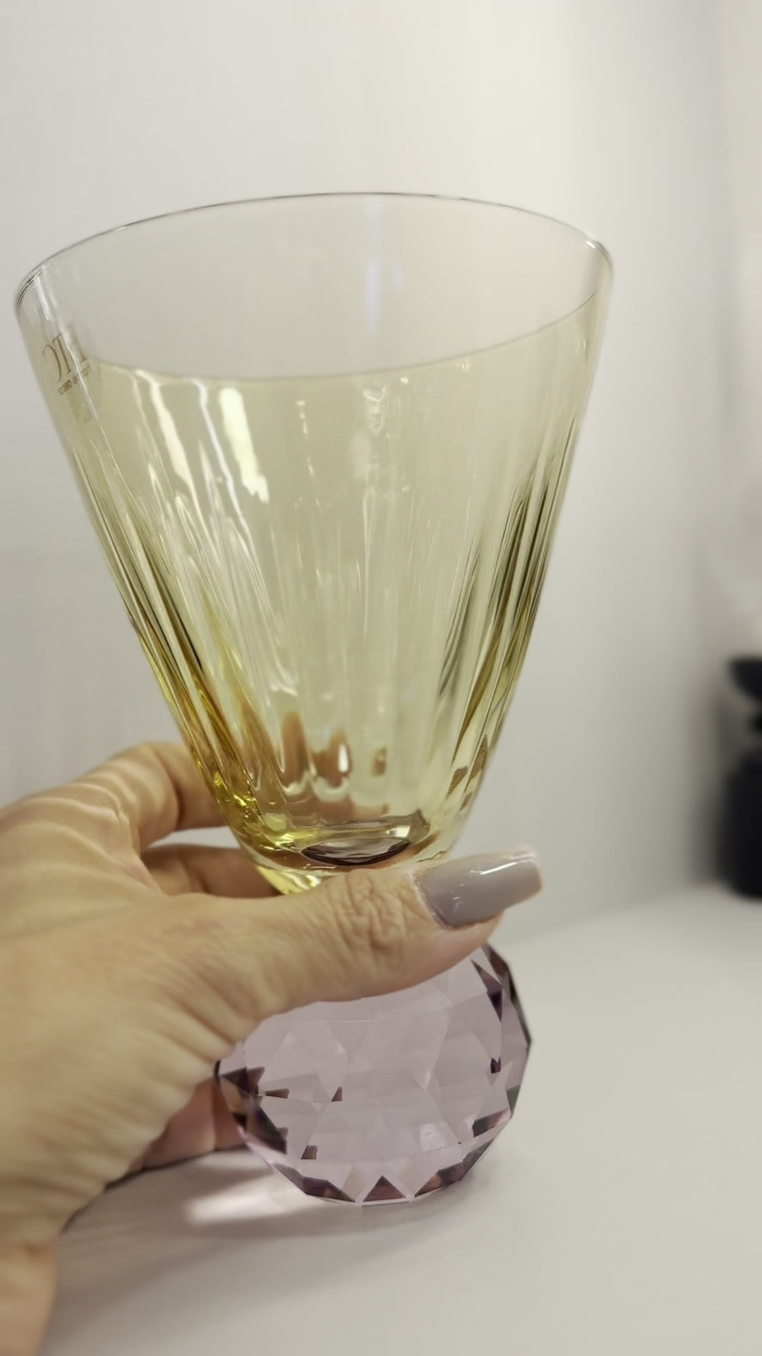Taça de cristal colorida para água ou vinho 