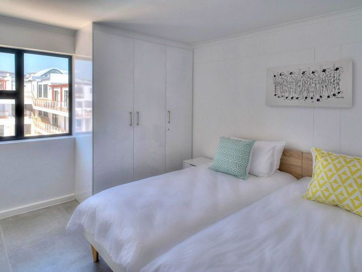 Thumbnail: Bloubergstrand August Flash Deal – Coastal Family Escape