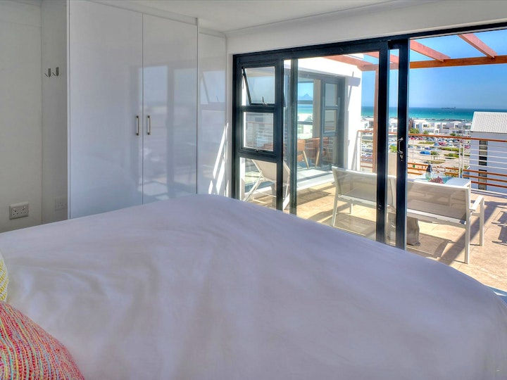 Thumbnail: Bloubergstrand August Flash Deal – Coastal Family Escape