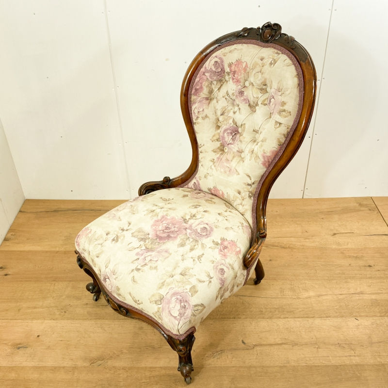 ナーシングチェア(ビクトリア時代後期)のご紹介|英国アンティークの家具なら鎌倉アンティークス