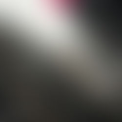 一位精神科醫生正在溫和地與患者交談,討論如何應對由完美主義引起的焦慮情緒。