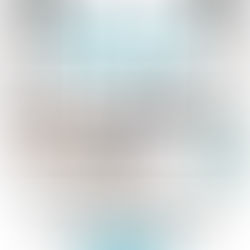 一位精神科醫生正耐心向患者解釋強迫症(OCD)的多元症狀,糾正「只愛乾淨」的常見迷思。