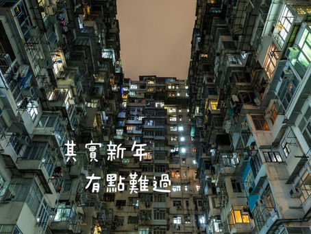 一位精神科醫生正在溫和地與患者交談,討論如何應對由完美主義引起的焦慮情緒。