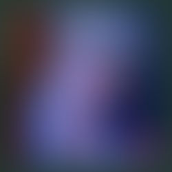 《美女與野獸》劇照,搭配文字探討貝兒是否因長期囚禁而產生斯德哥爾摩症候群,並諮詢專業精神科醫生意見。