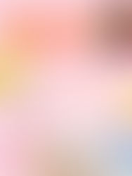 一位精神科醫生正在解釋夾公仔機如何利用心理學原理,讓玩家產生上癮行為,背景是色彩繽紛的夾公仔機台。