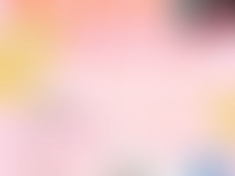 一位精神科醫生正在解釋夾公仔機如何利用心理學原理,讓玩家產生上癮行為,背景是色彩繽紛的夾公仔機台。