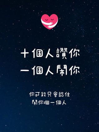 一位精神科醫生正溫和地與患者探討如何識別並應對大腦的「負面偏誤」，幫助他們平衡情緒，以更積極的視角看待生活。