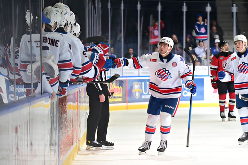 Amerks fall short against Comets