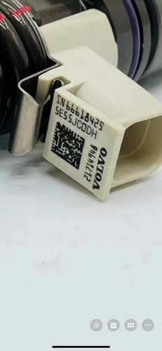 NEW Volvo Injectors VOE21714948 with Seals | The Parts Experts