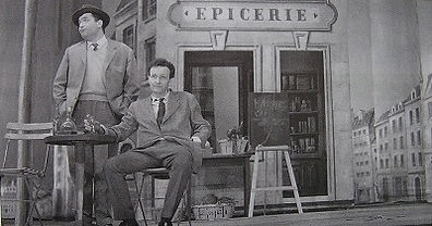 Jean et Bérenger au café. Décor de Jacques Noël, mise en scène de Jean-Louis Barrault, 1960. Théâtre de l’Odéon