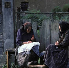 Deux babouchkas sur leur banc