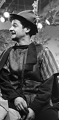 Serge Reggiani dans le rôle d'Aïrolo, mise en scène de Jean Kerchbron, 1957