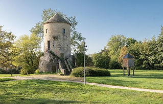 La tour de Sennecé, dans le Mâconnais, vestige féodal