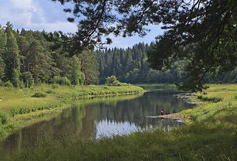 La steppe russe, au bord de la rivière