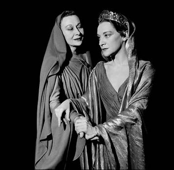 Lucienne Le Marchand (Oenone) et Maria Casarès (Phèdre) au TNP, 1958