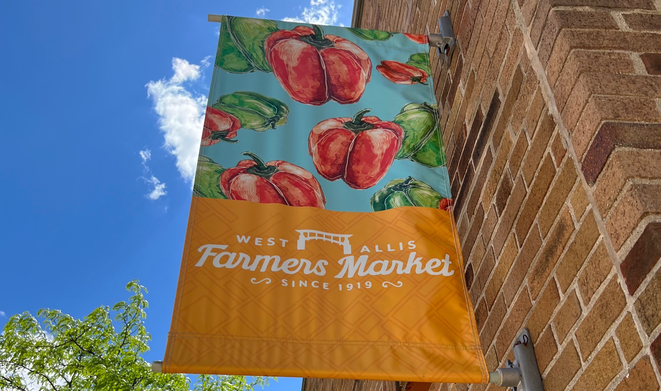 West Allis Farmers Market Moleta