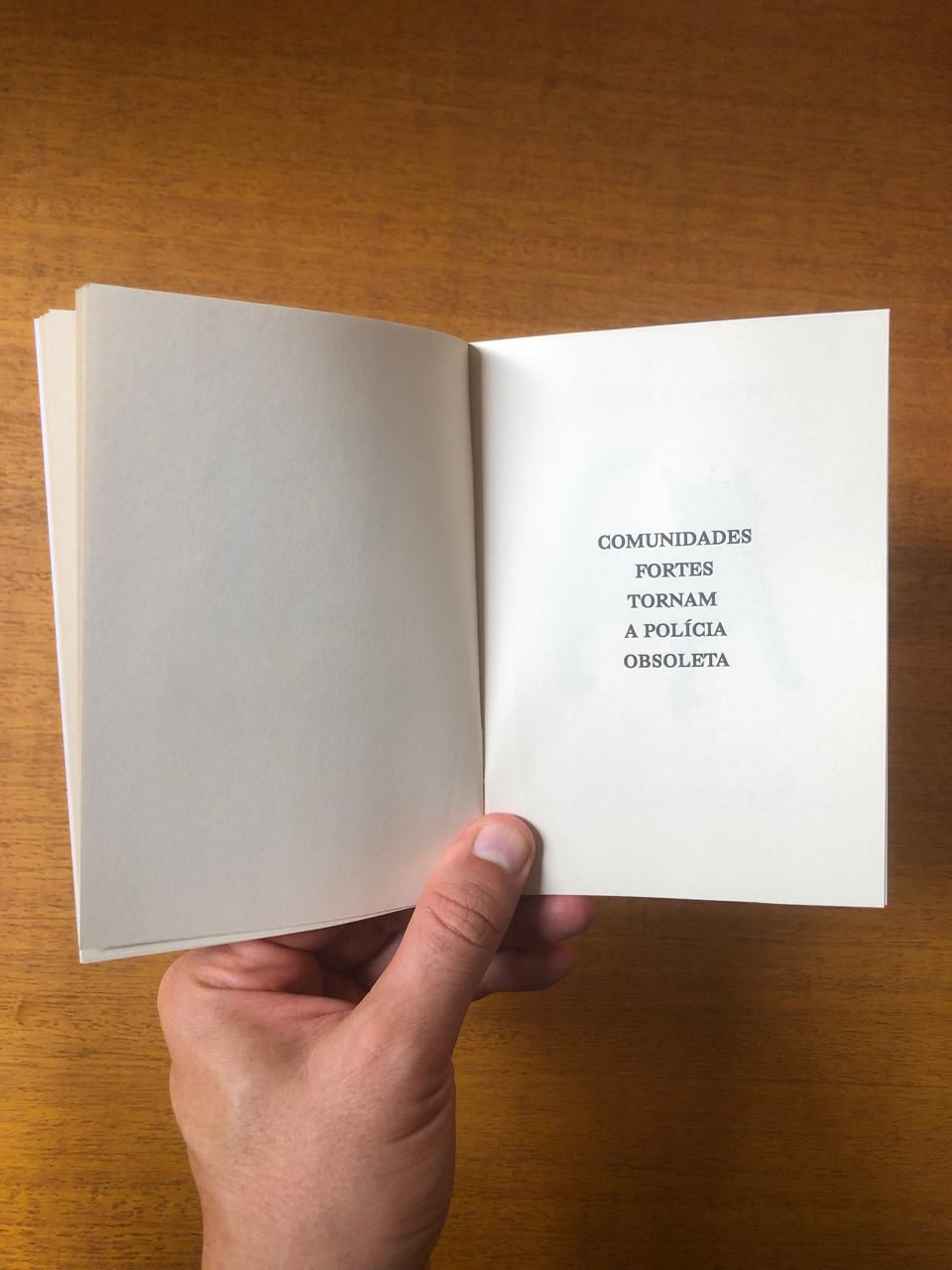 Miniatura: 12 Coisas que você pode fazer ao invés de chamar a polícia - Edição de Bolso