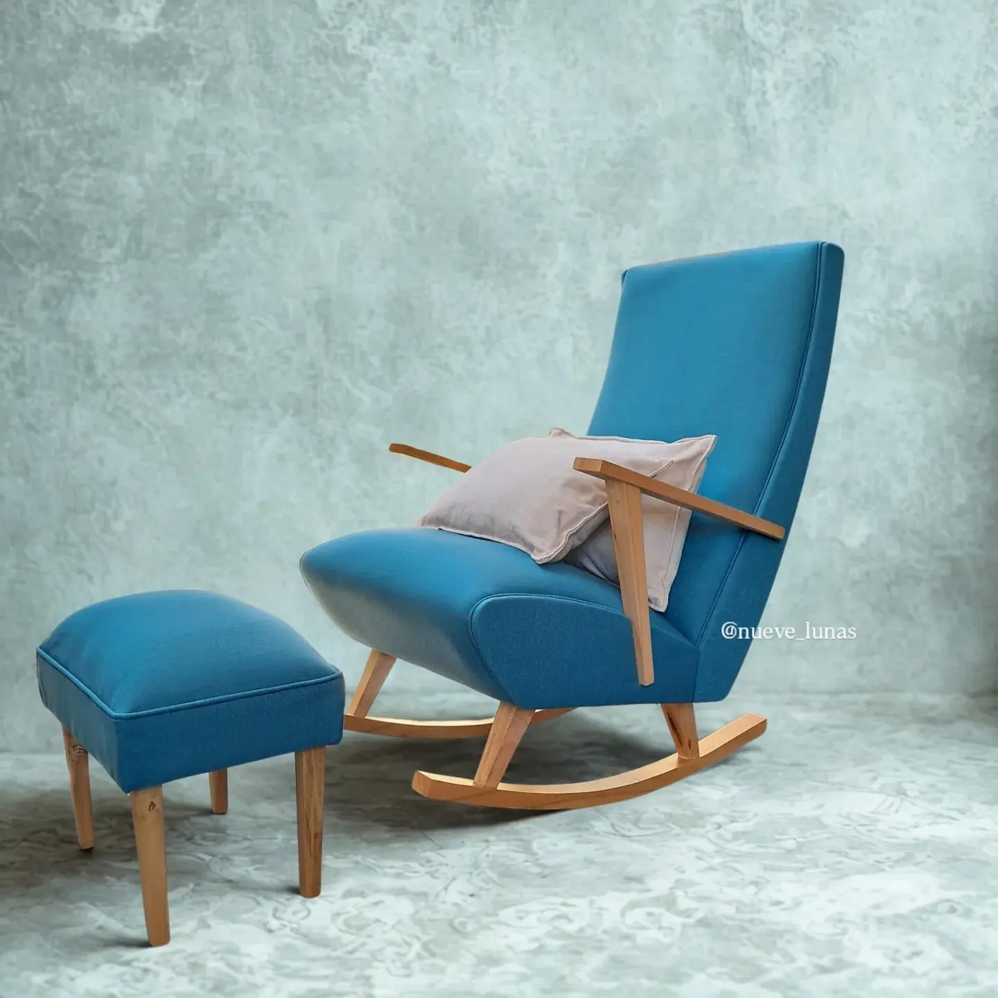 Mecedora CLEMENTINA+ BANQUETA de regalo (pago contado)