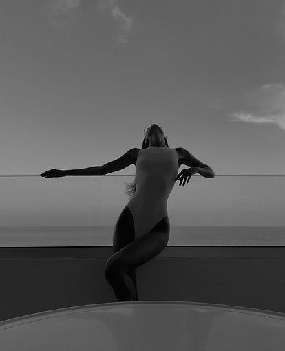 b&w model.jpg
