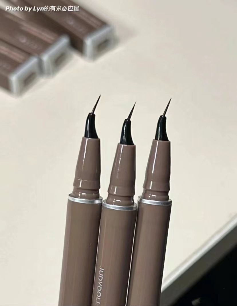 Miniatura: JUDYDOLL Delineador líquido ultrafino, pincelado curvo fino