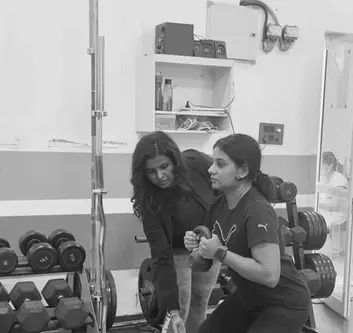 livaura fitness bangalore squat