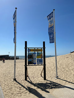 Schild am Strand