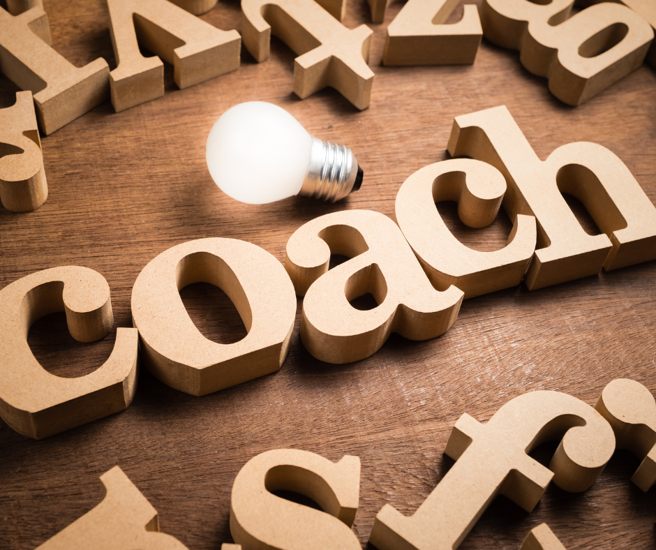 scritta a mattoncini del termine coach