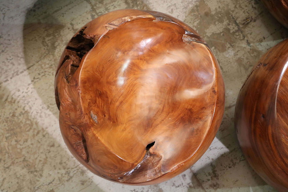 Miniature : Salon massif en teck ( Table basse et 4 poufs)