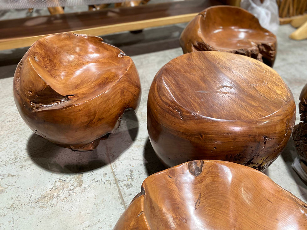 Miniature : Salon massif en teck ( Table basse et 4 poufs)
