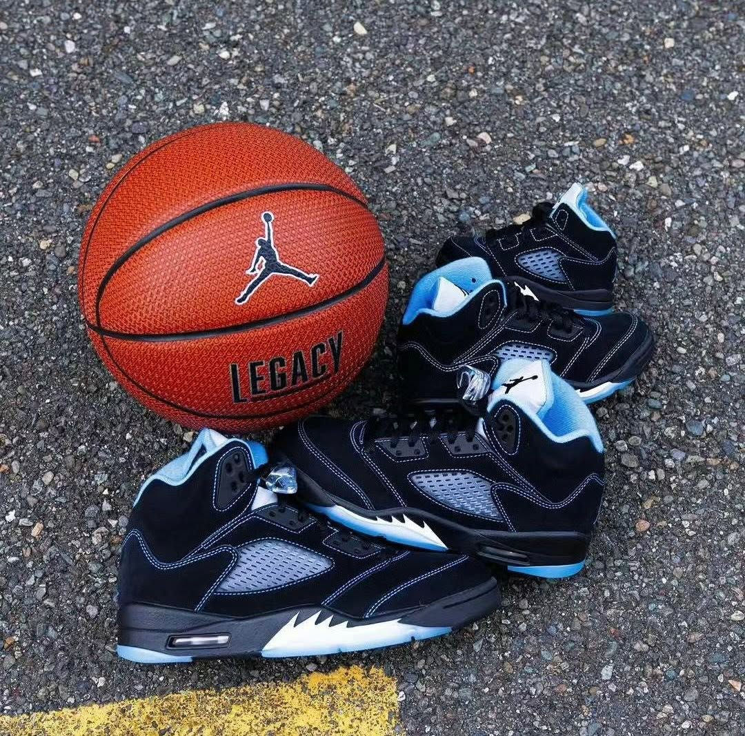 AJ 5 "BLACK CAROLINA/UNC"