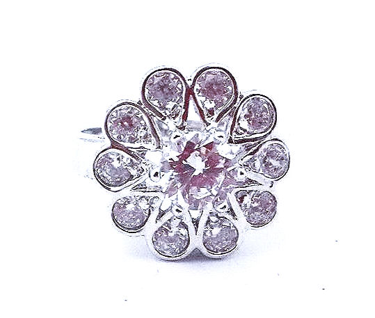 תמונה ממוזערת: טבעת וייט גולדפילד בשיבוץ זרקונים מידה 6