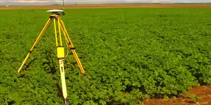 Como o 5G Transforma a Distribuição de Correção de GPS para Precisão Milimétrica no Campo e na Indústria