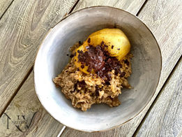 Czekoladowa owsianka z pomarańczową gruszką