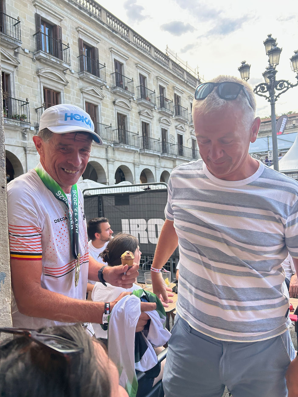 Eddy en Filip gelukkig met de zege behaald in Ironman Vitoria-Gasteiz