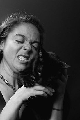 Laotrahernandez Retrato familiar en casa con familia y su gato, fotografía Uron Model por Laotrahernandez