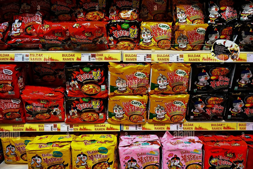 variedad-de-sopas-de-ramen-instantaneas-en-un-supermercado-japones-en-immermannstrasse-en-