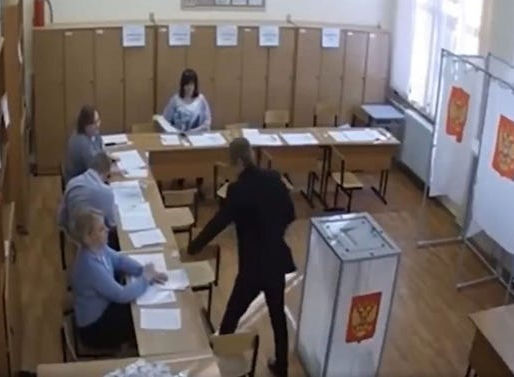 Video “nhét phiếu bầu hàng loạt” quay tại Nga nhưng được gán ghép vào Flint, Michigan