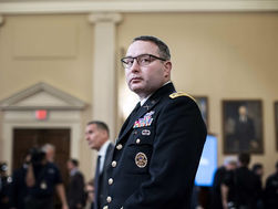 Quan chức Nhà Trắng đã chỉ trích Vindman với Ngũ Giác Đài sau khi ông làm chứng cho việc luận tội