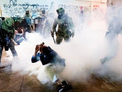 Trump đang đạo diễn một màn kịch tại Portland