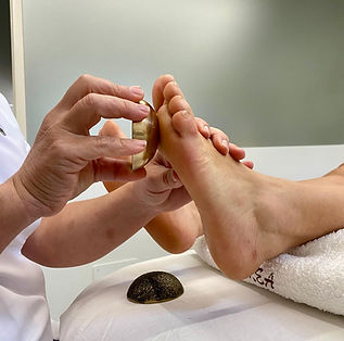 Reflexology treatment with tibetan singing bowls