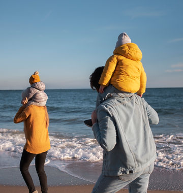 Junge Familie am Strand von Büsum.