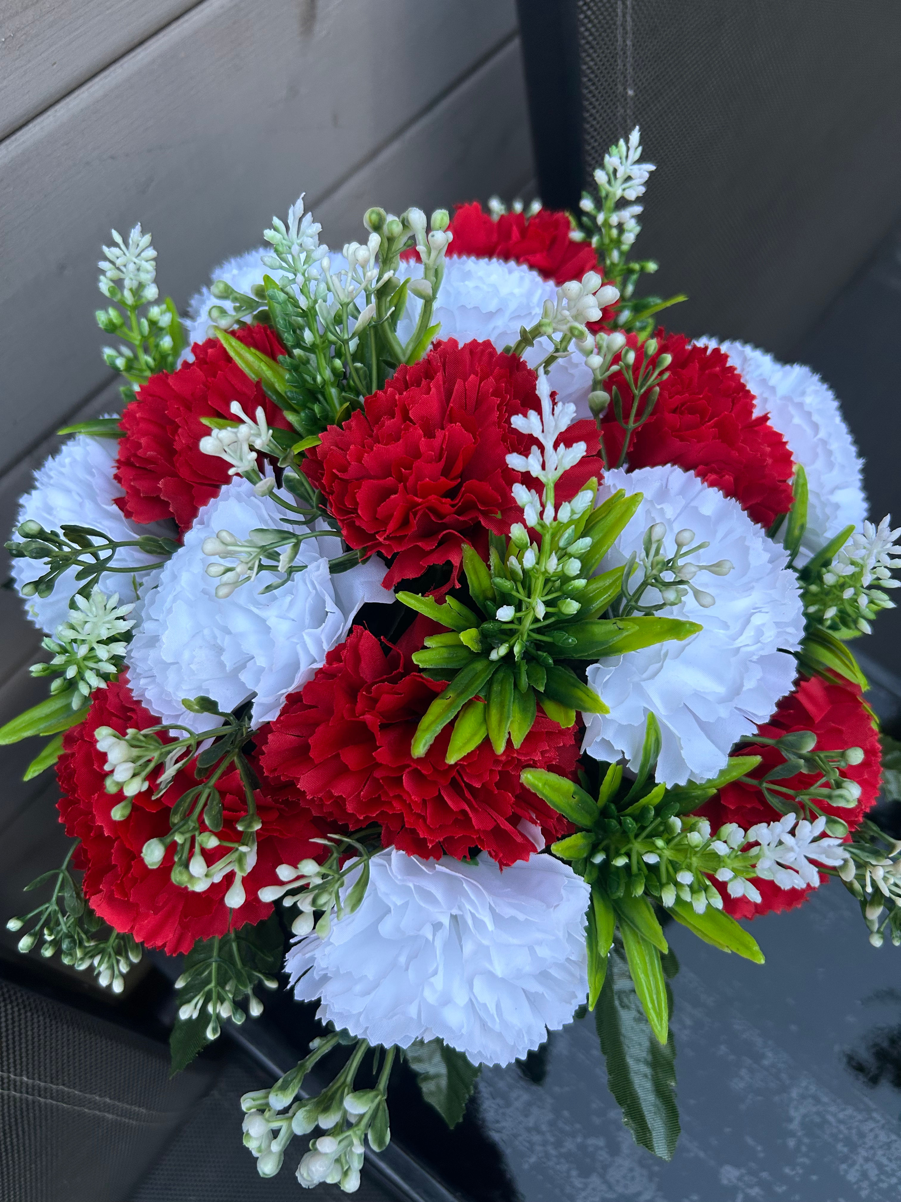 Grave pot arrangement ~ red white 