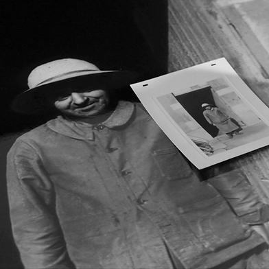 Restauration et agrandissement "intelligent" photo jardinier par Emotibook'lab Atelier de restauration et d'agrandissement numériques de photos argentiques anciennes.