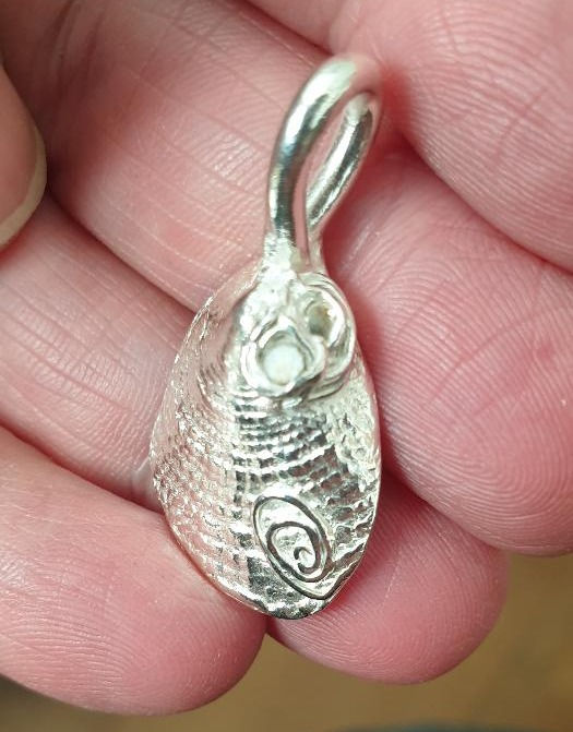 Thumbnail: Shell with spiral and white beads