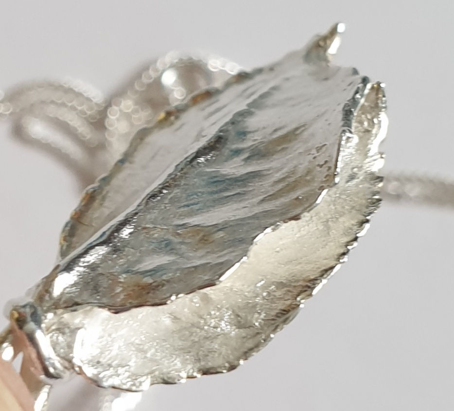 Thumbnail: Large and Small Double Leaf