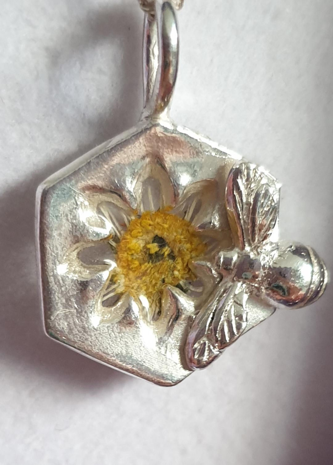 Silver bee on hexagon shape with yellow flower in resin